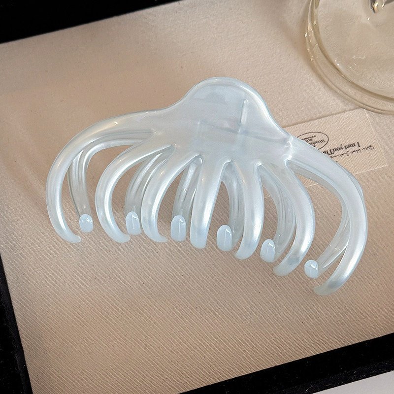 Sky blue pearl jelly hair claw with rounded teeth anti-scalp scratch